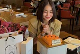Siêu mẫu Thanh Hằng rạng rỡ mừng sinh nhật sớm