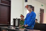 Phát hiện bé trai ngủ dưới cầu thang bệnh viện, hé lộ chuỗi ngày bị bạo hành