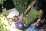 Cuộc giải cứu nghẹt thở dưới vực sâu 15m trong đêm tối, đưa thanh niên bất tỉnh lên mặt đất an toàn
