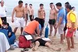 Nam du khách ngừng tim khi tắm biển may mắn được 5 bác sĩ cứu sống trong "thời gian vàng"