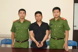 2 đối tượng trốn truy nã Vi Văn Cảnh và Quang Bính Tài ra đầu thú