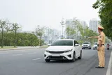 Khi CSGT yêu cầu dừng xe kiểm tra, người dân cần biết những gì?