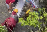 Đạp xe giữa mưa lớn, người đàn ông 63 tuổi thoát chết sau khi ngã xuống mương suối ở Đồng Nai