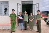 Cô gái trẻ từ nước ngoài về không xu dính túi và cuộc gọi cầu cứu từ chiếc điện thoại mượn