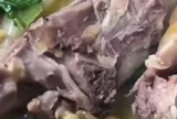 Tin mới nhất vụ dòi bò lúc nhúc trong nồi thịt gà tại tiệc tân gia