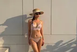 Không thể rời mắt trước sắc vóc quyến rũ của Văn Mai Hương cùng bikini