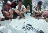 Bất ngờ kiểm tra nhà trọ, một cô gái sinh năm 2001 bị bắt