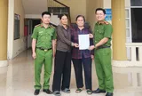 Chở 15 bao trấu bị lao xuống mương, người phụ nữ thoát nạn trong gang tấc