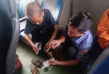Chuyến tàu đặc biệt và cái kết ấm lòng cho cụ bà thất lạc người thân trên đường vào Quảng Ngãi