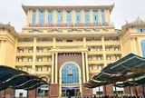 Hai nữ sinh viên y khoa livestream nói "tiêm thuốc độc" bị đình chỉ học tập 1 năm