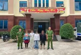 Đi theo người lạ quen qua mạng, hai thiếu nữ 15 tuổi không ngờ đang rơi vào cái bẫy nguy hiểm