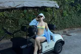 Nữ ca sĩ nổi tiếng làm vợ đại gia ngành dệt diện bikini chưa trùng bộ nào, body U40 đẹp mê mẩn bên biển