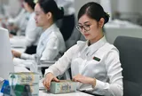 Lương, thưởng nhân viên ngân hàng 2026 tăng mạnh: Có nơi gần 60 triệu/tháng