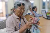 Chính thức: Người từ 70 tuổi trở lên được lãnh thêm tiền mặt từ 700.000 đồng đến 1.800.000 đồng theo Nghị quyết 55, cụ thể khoản tiền gì?