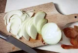 Thái hành tây không còn sợ cay mắt nhờ áp dụng những mẹo đơn giản này