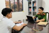 Tạm giữ kẻ bạo hành con riêng của người tình nhiều ngày liên tiếp, camera ghi cảnh mẹ đứng nhìn gây phẫn nộ