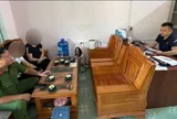 Công an Hà Nội kịp thời cứu nam thanh niên có ý định tự tử ở cầu Chương Dương