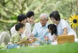 Trao hết tài sản cho con khi còn sống: Cha mẹ có thể đánh mất quyền tự chủ lúc về già?