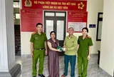 Nhặt được túi chứa 400 triệu đồng, người phụ nữ Hưng Yên làm việc khiến nhiều người nể phục