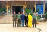 Công an xuyên đêm tìm người thân cho cụ bà 80 tuổi đi lạc sau đám cưới