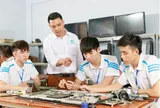 Nhà giáo được thay đổi sang vị trí việc làm giáo viên trung học nghề thì được bổ nhiệm vào hạng chức danh và xếp lương như thế nào?