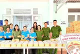 Ấm áp nghĩa tình những suất ăn gửi đến bệnh viện của Công an tỉnh Lâm Đồng