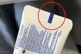 Vì sao tuýp kem đánh răng nào cũng có ký hiệu màu ở đuôi?