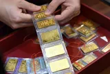 Giá vàng hôm nay 21/8: Vàng miếng và nhẫn cùng neo cao