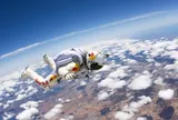 Rơi từ độ cao gần 39 km với tốc độ 1.368 km/h, người đàn ông sống sót nhờ điều gì?