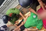 Hai cán bộ Công an cứu người dân nguy cấp trên đường