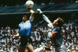 Quả bóng gắn với khoảnh khắc bất tử của Maradona được bán giá 3,35 triệu USD