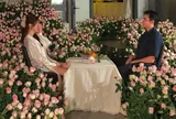 Diệp Lâm Anh vỡ òa khi bạn trai kém 11 tuổi chơi lớn, tặng hẳn 6.836 bông hồng mừng sinh nhật