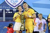Chính thức công khai: Lê Giang Patrik hôn MC Hoàng Oanh mừng Việt Nam vô địch!