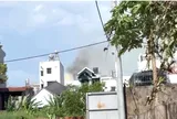 Phát hiện hai cha con tử vong trong phòng vệ sinh căn nhà bị cháy, hiện trường đau lòng