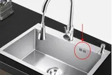 Chiếc lỗ nhỏ trên bồn rửa có tác dụng gì mà nhiều người không biết?