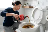 Tại sao nhiều người đổ Coca-Cola vào bồn cầu? Hoá ra chúng mang lại công dụng ít người biết