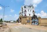 Cận cảnh biệt thự gần 1.000m² đang được "thần đèn" nâng khỏi móng, di chuyển 200m, chủ nhà tiết lộ chi phí