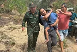 Bé trai đi lạc 20km được tìm thấy an toàn sau một đêm trên núi, xúc động chú chó luôn ở bên