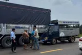 Học viên tông vào xe tải, giáo viên dạy lái tử vong