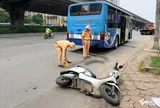 CSGT làm rõ vụ cô gái bị cuốn vào gầm xe buýt ở Hà Nội