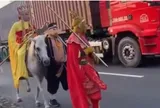 Công an lên tiếng vụ nhóm người hóa trang Tây Du Ký cưỡi ngựa giữa đường ở TP.HCM