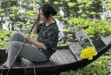 Mỹ nhân sinh năm 2002 có "số khổ" nhất showbiz, làm tiếp viên hàng không thì chuyến bay có biến, giờ đi "ở đợ" tại miền Tây
