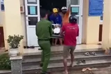Kịp thời mở đường, cứu người phụ nữ bị bồn nước rơi trúng