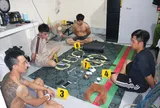 Đột kích nhà trọ lúc đêm khuya, phát hiện 4 thanh niên đang "làm chuyện mờ ám", thu giữ nhiều hung khí