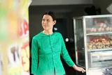 Người phụ nữ chuyển giới mở quán cơm gà, gồng gánh nuôi mẹ và 3 người cháu