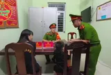 Công an đi gần 50km đưa hai mẹ con đi lạc về nhà trong đêm