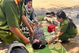 Người phụ nữ bất ngờ ngất xỉu khi thăm con đang bị tạm giam