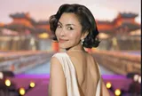 Cô bé theo mẹ bán nước mía giờ là dâu nhà tỷ phú, cuộc sống kín tiếng, vừa trở lại màn ảnh sau 13 năm với vai hoàng hậu nổi tiếng