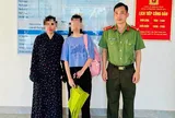 Bé gái 14 tuổi đi từ Hà Tĩnh ra Phú Thọ gặp “bạn mạng”, tài xế kiểm tra điện thoại vội đưa thẳng đến công an