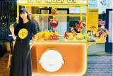 “Người mẫu gầy nhất Việt Nam” bán trà muối ớt ở vỉa hè